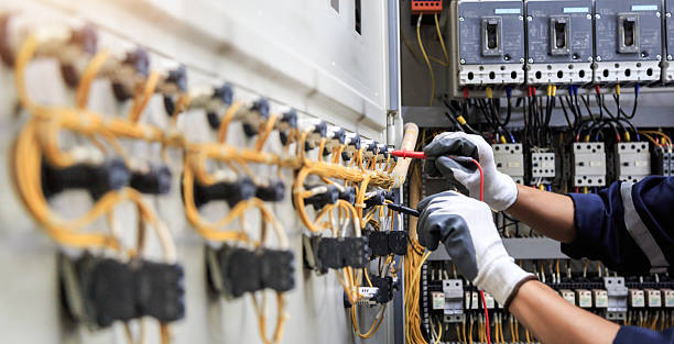 Professional Electrician technician working in Fulton, MO